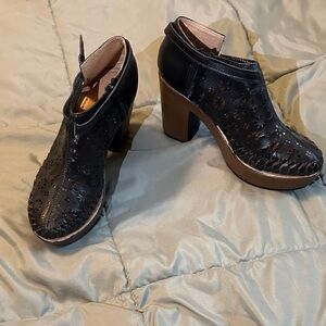 Elegant Black Women's Heeled Shoes